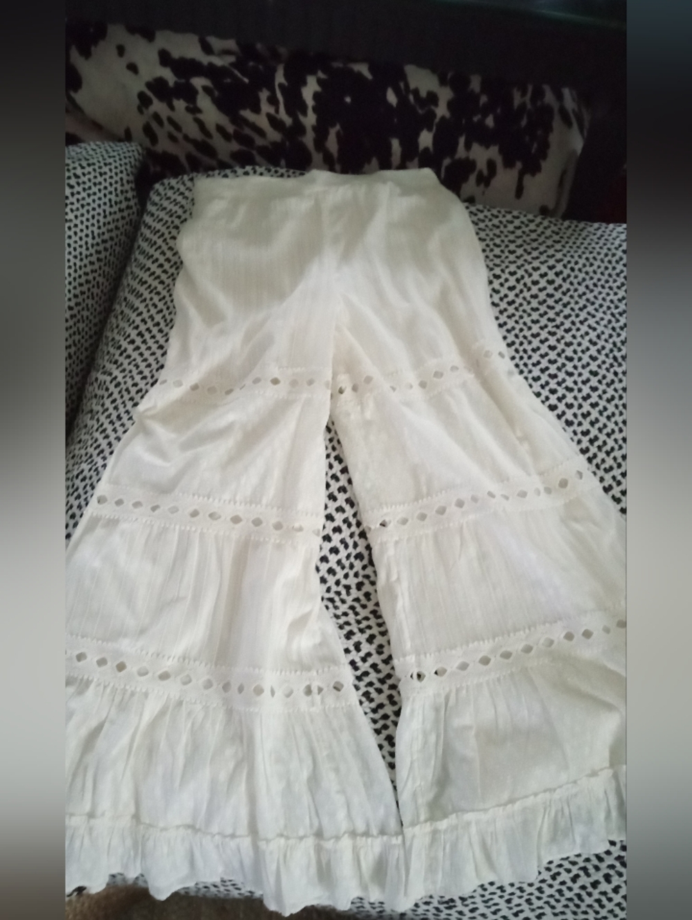 NEW ...Adorable Ruffle Flair Pants Size Large